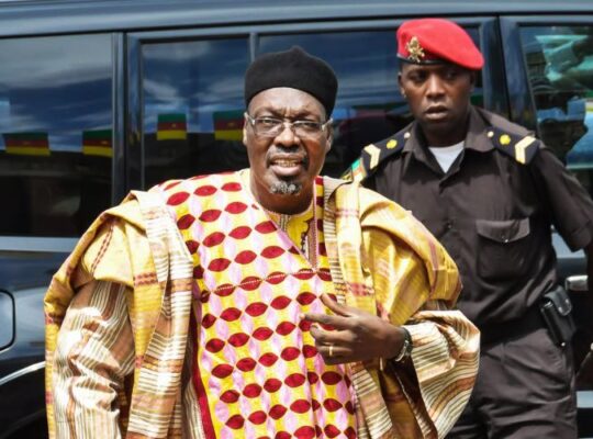 Le parti de Tchiroma suspendu, l'opposition camerounaise dénonce une décision politique