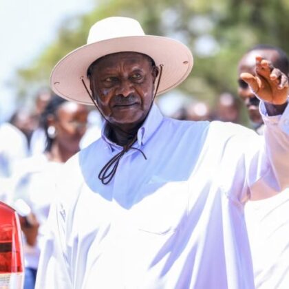Ouganda Museveni évoque sa succession devant son parti