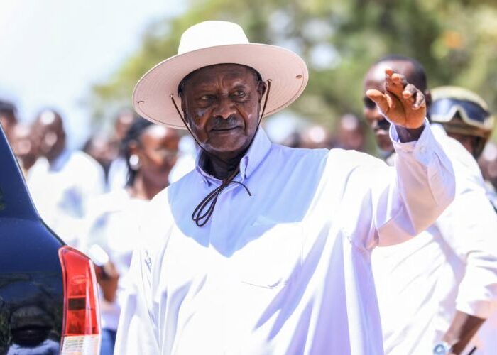Ouganda Museveni évoque sa succession devant son parti