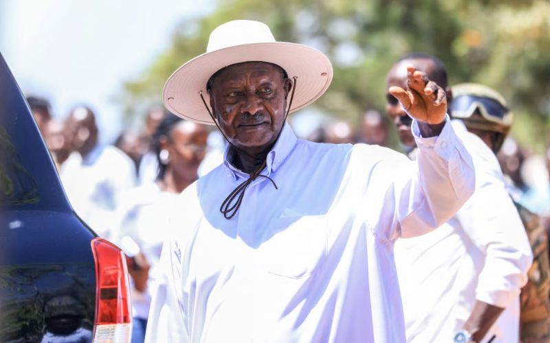 Ouganda Museveni évoque sa succession devant son parti
